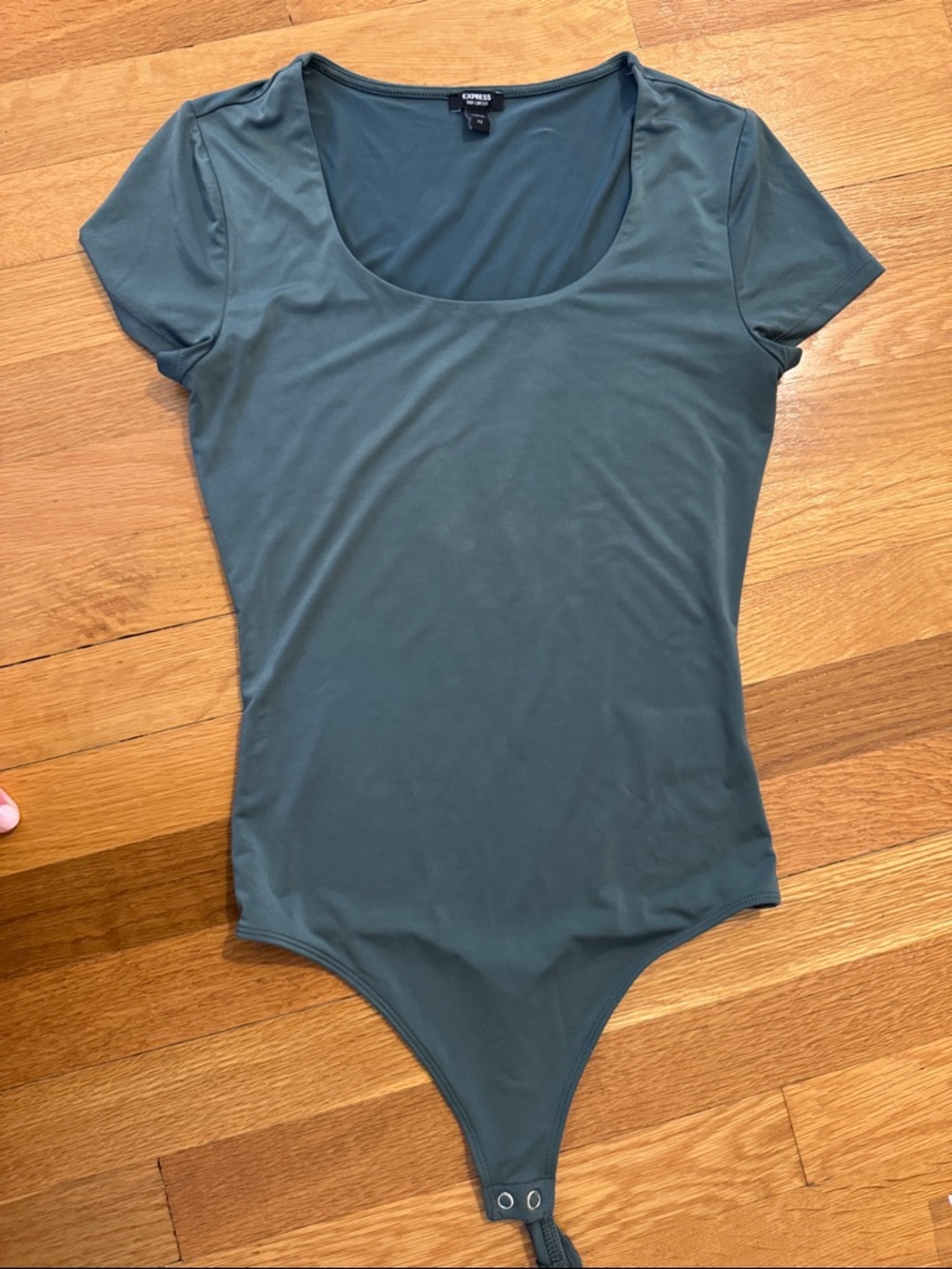 Express Scoop Neck Short Sleeve Bodysuit in Slate Green